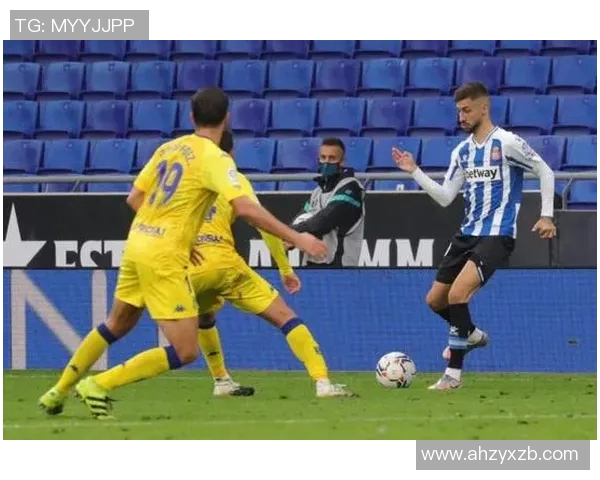 巴迪与燕豪芬的精彩对决揭示了足球战术的博弈与团队合作的重要性